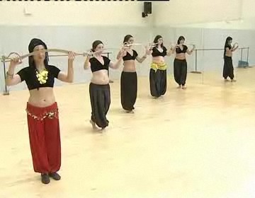 Imagen de Entregados Los Diplomas Al Centenar De Alumnas De La Escuela Municipal De Danza Oriental