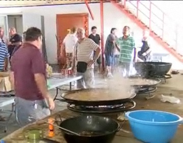 Imagen de Comienzan Las Fiestas De La Virgen Del Carmen Con La Comida A Los Alumnos De Alpe