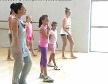 Imagen de Cerca De 15 Niños Participan En El Taller De Danza Moderna Baila Con Ritmo! Del Centro Cultural