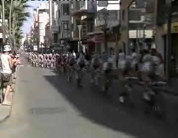 Imagen de La Vuelta Ciclista A España Paso De Manera Meteorica Por Las Calles De Torrevieja