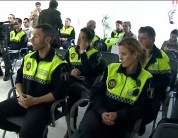 Imagen de 15 agentes participan en un curso sobre la violencia de género y maltrato infantil