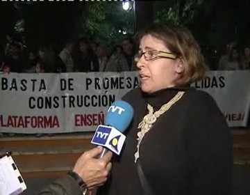 Imagen de La Plataforma Enseñanza Pública de Torrevieja se concentró ante las puertas del Ayuntamiento