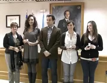 Imagen de El alcalde de Torrevieja, Eduardo Dolón, entregó los emblemas de la Reina de la Sal a nueva corte