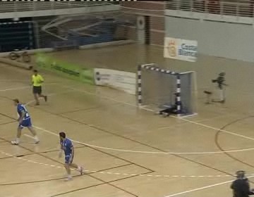 Imagen de El CB Torrevieja se midió de tú a tú ante el líder de la liga Asobal y mostró mejor juego