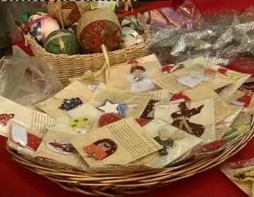 Imagen de Alumnos de ALPE exponen artículos de navidad para recaudar fondos