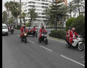 Imagen de Los moteros de papa Noel pusieron el calor a una fría mañana del día de Navidad