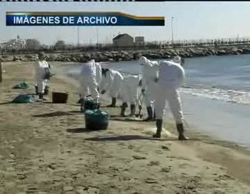 Imagen de Torrevieja elabora su plan de emergencias por contaminación marina del puerto