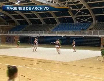 Imagen de El conjunto junior del Club Gimnasia Rítmica Torrevieja obtiene la quinta posición en las finales.