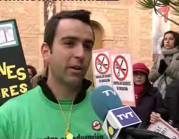 Imagen de Protestas en Torrevieja contra las medidas de ajuste económico del Consell en materia educativa