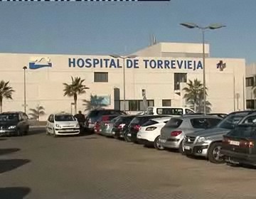 Imagen de Los enfermeros de Torrevieja Salud actualizan su formación en la práctica de suturas quirúrgicas