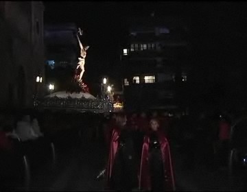 Imagen de El Crucificado procesionó por vez primera en su historia sobre una montaña de sal