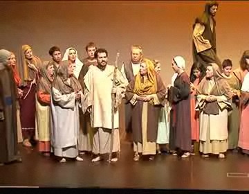 Imagen de La Asociación Amigos de Jesus de Nazareth representó La Pasión de Callosa de Segura en el teatro