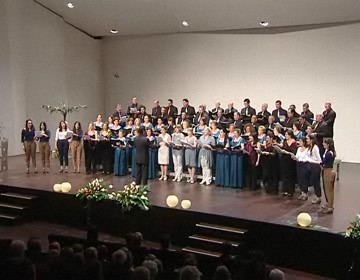 Imagen de Clausurado el 26 Encuentro Coral con el canto comun de las cuatro corales participantes