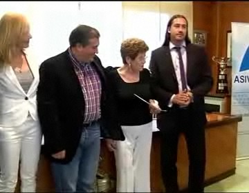 Imagen de Asivega entregó un cheque por valor de 1350 euros a Afa Torrevieja