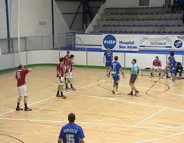 Imagen de El Club balonmano Torrevieja empató frente al Academia Octavio de Vigo