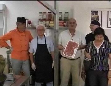 Imagen de El Rotary Club entrega 30 kilos de chistorra a Alimentos Solidarios