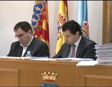 Imagen de El pleno continúa celebrándose con la única presencia en la sala de los concejales del PP