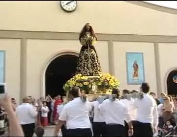 Imagen de Centenares de fieles arropan la llegada por mar y bendición de Jesús de Medinaceli de Torrevieja