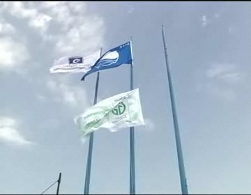 Imagen de Torrevieja cuenta con 27 banderas en 2012 que certifican la calidad de sus playas