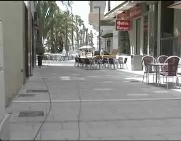 Imagen de Comienza la actividad en la calle Torrevejenses Ausentes tras las obras de reurbanización