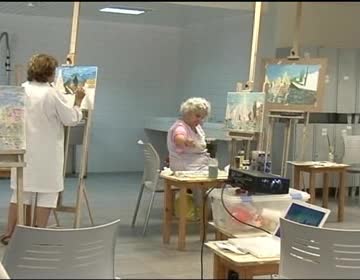 Imagen de La Escuela Municipal de Pintura realiza novedosos cursos de verano en el C.C.V. del Carmen