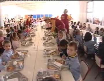 Imagen de 400 alumnos se beneficia de la subvención municipal para el comedor escolar