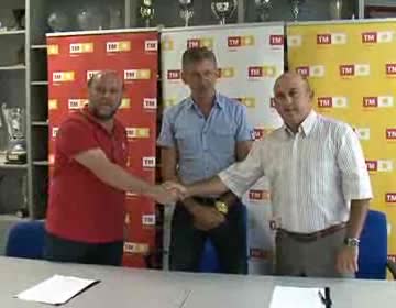 Imagen de Renovado el convenio de patrocinio del FC Torrevieja por parte de TM Grupo Inmobiliario