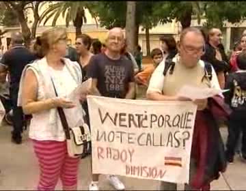 Imagen de Alrededor de 400 personas se concentran contra los recortes autonómicos y estatales en Educación