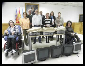 Imagen de Participación Ciudadana entrega equipos informáticos a 5 asociaciones locales