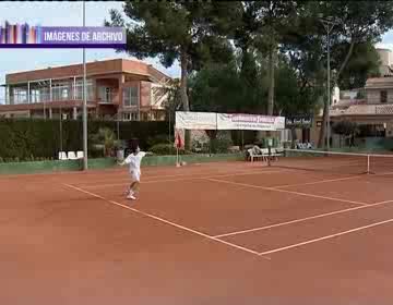 Imagen de El equipo de +35 del Club de tenis Torrevieja en semifinales