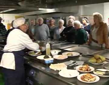 Imagen de El hospital de Torrevieja imparte a sus pacientes un taller de cocina para diabéticos