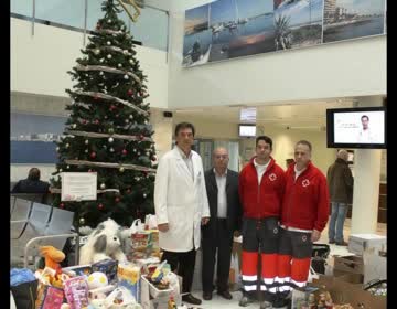 Imagen de El Hospital de Torrevieja recolecta más de 600 kg de juguetes y alimentos para familias sin recursos