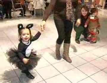 Imagen de Más de un centenar de niños y niñas en el Baile Infantil del Carnaval 2013