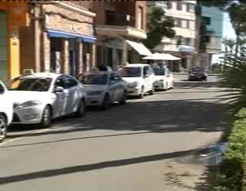 Imagen de Los taxistas de Torrevieja pueden recoger viajeros en el aeropuerto previa comunicación formalizada