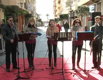 Imagen de El grupo Cantus Colorus abrió la campaña de comercio Enamórate de Torrevieja