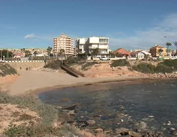 Imagen de Costas estabiliza y acondiciona la Cala de la Higuera tras desprendimiento en una de las paredes