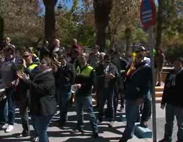 Imagen de En torno a un centenar de personas secundan la concentración de los policías