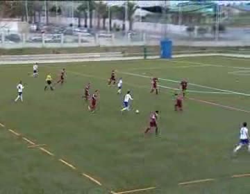 Imagen de EL Torrevieja perdió ante el Gandía (0-1) y sigue en picado hacia los puestos de descenso.