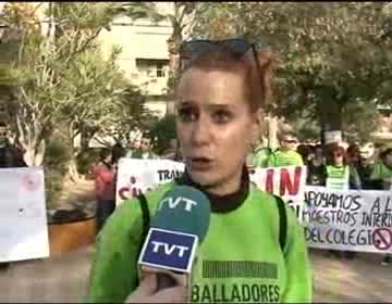 Imagen de Medio centenar de interinos protestan contra la rebaremación ordenada por Consellería