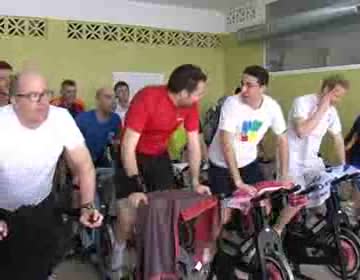 Imagen de Más de 40 deportistas participaron en el Spinning Solidario para la Ong Educas en el R.C.N.T.