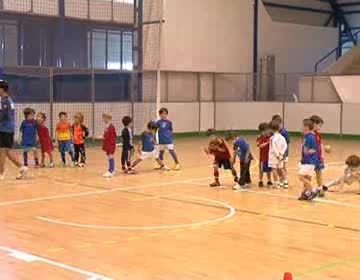 Imagen de El concejal de Deportes clausuró el Primer Campus de Fútbol Sala Semana Santa 2013