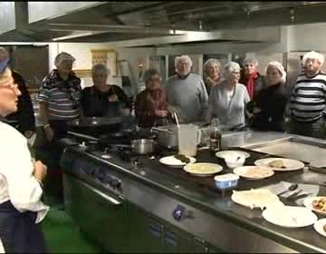 Imagen de El Hospital de Torrevieja imparte a sus pacientes diabéticos talleres de cocina saludable