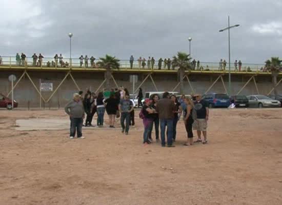 Imagen de Aunque se suspendió la corrida los antitaurinos se concentraron ante la plaza de toros vacía