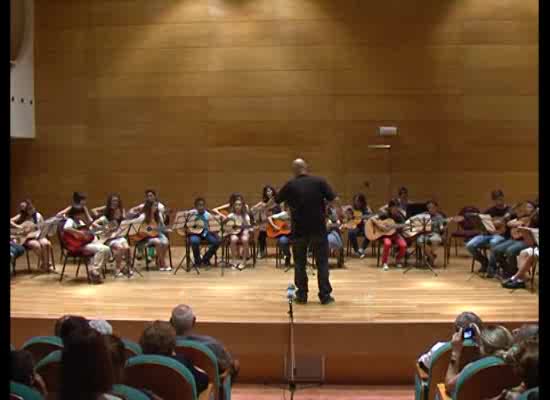 Imagen de La Escuela Municipal de Cuerda Pulsada interpretó un emotivo concierto fin de curso