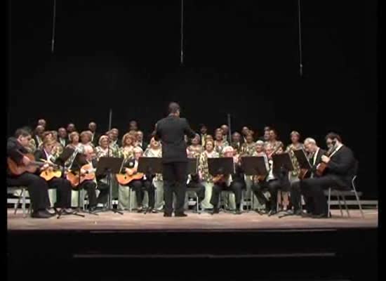 Imagen de La coral Nuevo Amanecer, voces líricas y bailarinas interpretaron un concierto a beneficio de Alpe