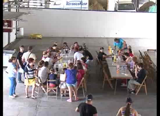 Imagen de La comida de los niños de Alpe en la lonja abrió el calendario festivo de los pescadores