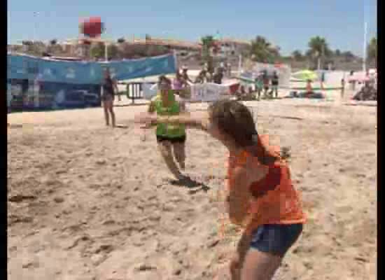 Imagen de Nueva Fraternidad recauda 3.700 euros con el “I Torneo de Balonmano Playa”