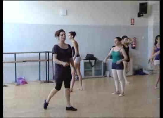 Imagen de Una quincena de alumnas participan en los cursos de verano de danza clásica