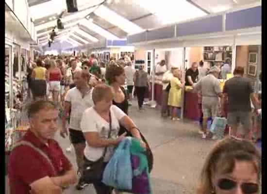 Imagen de Inaugurada la Novena Feria Outlet de Torrevieja en el paseo Vista Alegre