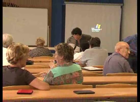 Imagen de Más de 40 personas se matriculan en las Aulas de la Experiencia en la UMH de Torrevieja